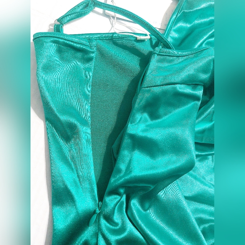 Emerald Green Satin Asymmetrical Mini Dress Ruched Side V Neck NWT Size Small - Picture 7 of 9
